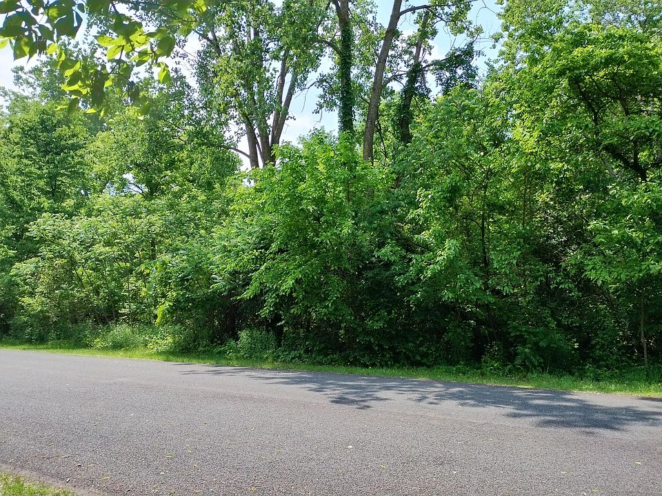 1st image of Briarwood Dr