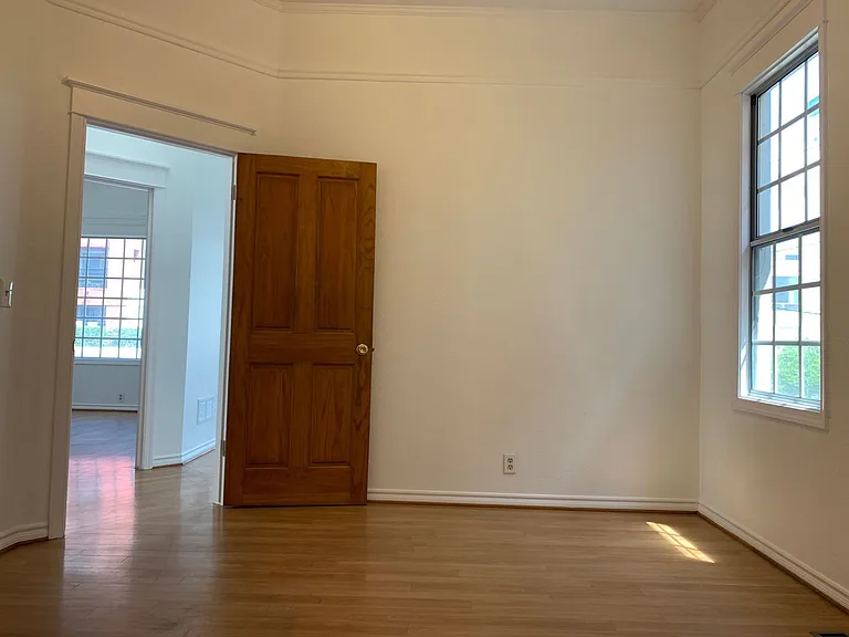 627 N Hill Pl — Photo 15