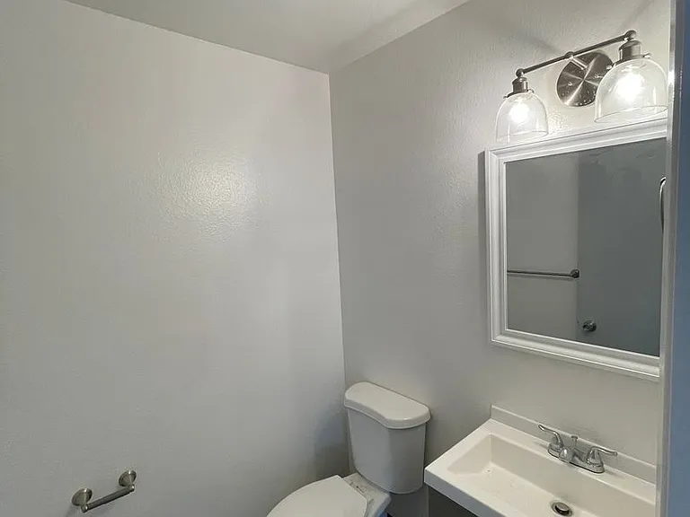 8521 Golden St — Photo 8