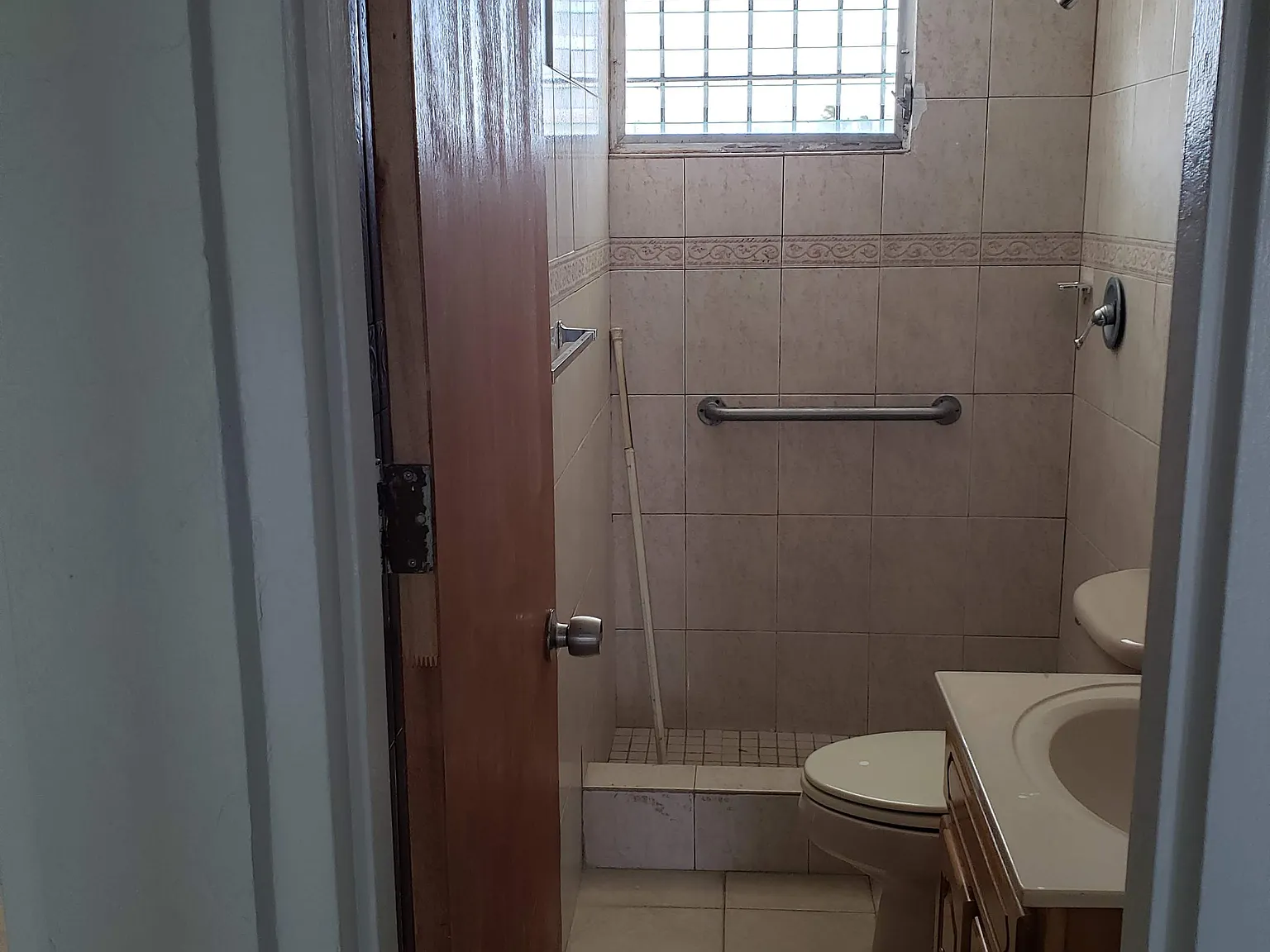 3 bed, 1.5 bath, 1918 sqft, $925 — Photo 4