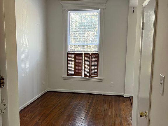 4th image of 2314 19th St NW #10