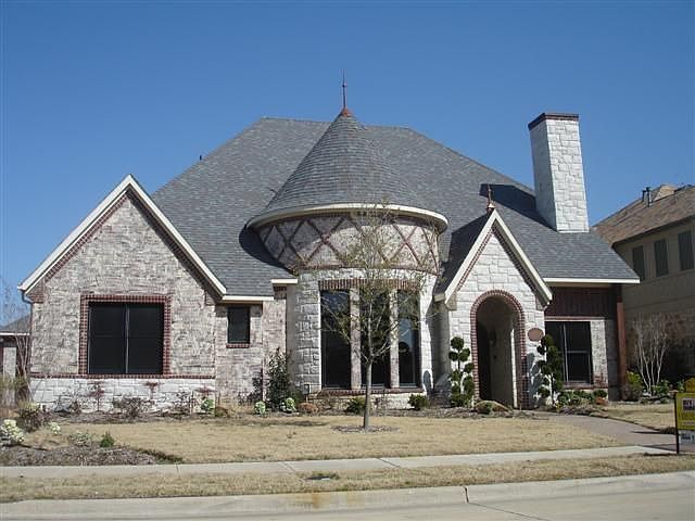 True Custom Home in Great Neighborhood and Master on Main Level