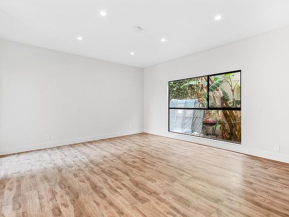 4th image of 7223 Willoughby Ave #A105