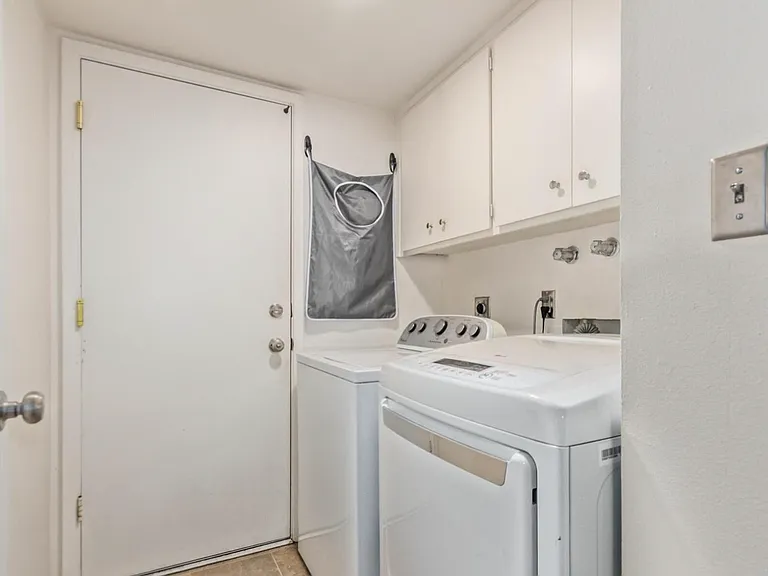1922 E Laguna Dr — Photo 27