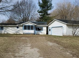10355 N Gilmore Rd, Farwell, MI 48622