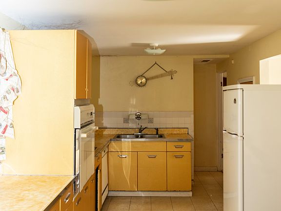 2nd image of 10517 Mert Ave
