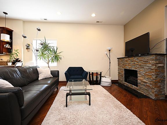 2nd image of 5910 N Milwaukee Ave #2