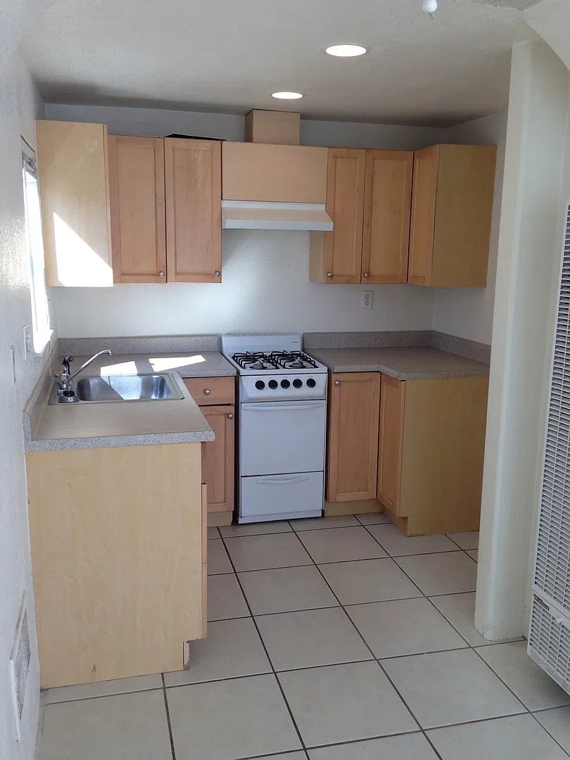 425 Manhattan Ave., (Msp) — Photo 4