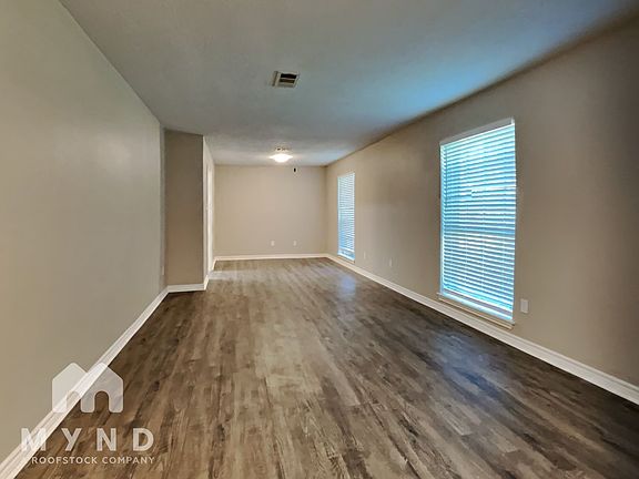 4th image of 5021 Cedar Creek Dr
