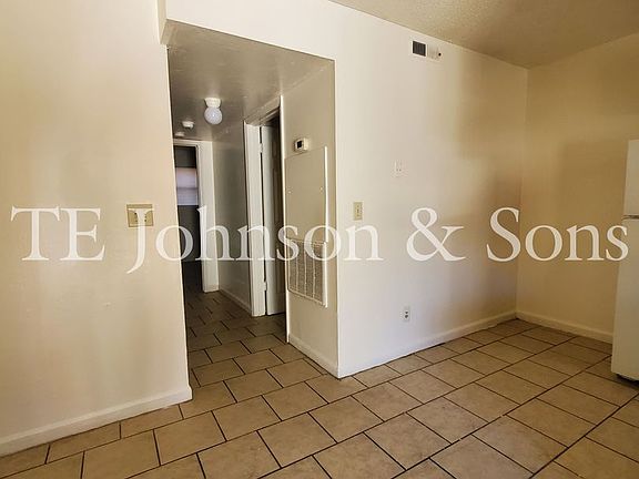 3rd image of 1606 Oak Croft Dr #B
