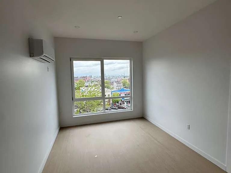 74 Webster St #5C — Photo 2
