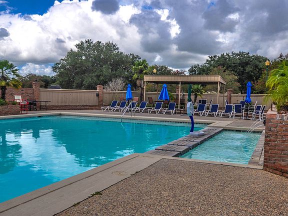 5th image of 320 Gleneagles Cir