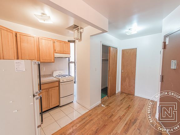 3rd image of 160 Allen St APT 19