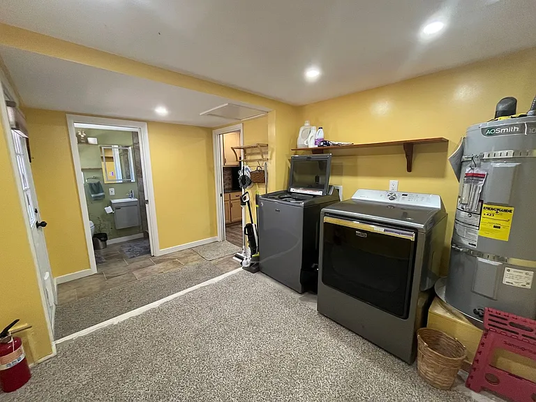 2352 Shasta St — Photo 34