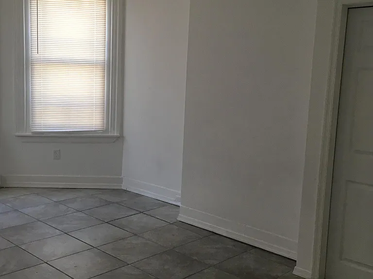 4943 Penn St #1B — Photo 11