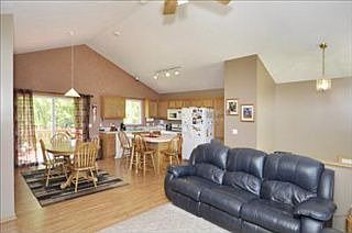4th image of 8787 S Oakridge Dr