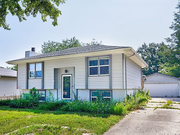 2nd image of 3219 SE 21st St
