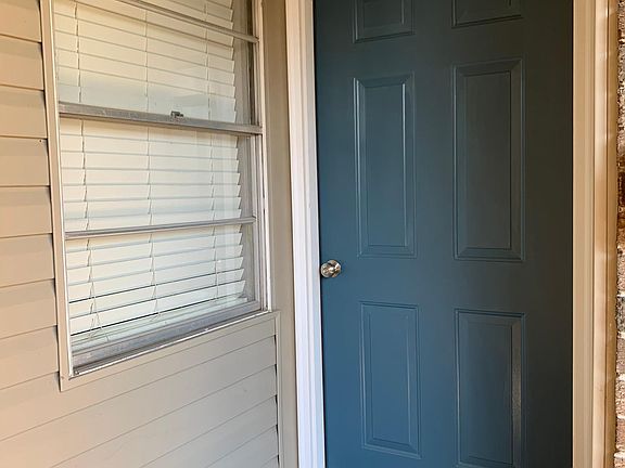 2nd image of 1403 Lakecrest Dr