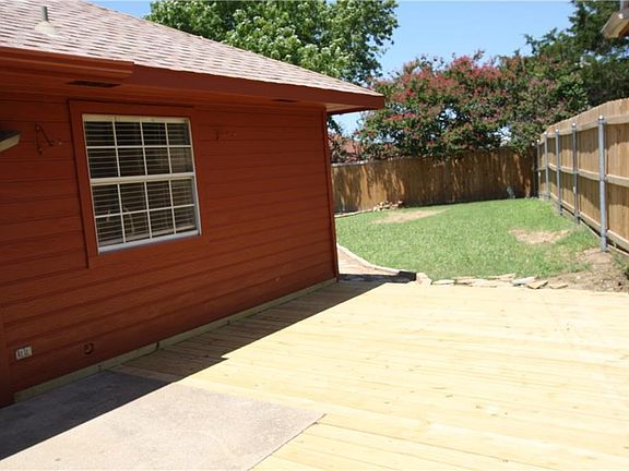 5th image of 913 Plantation Dr
