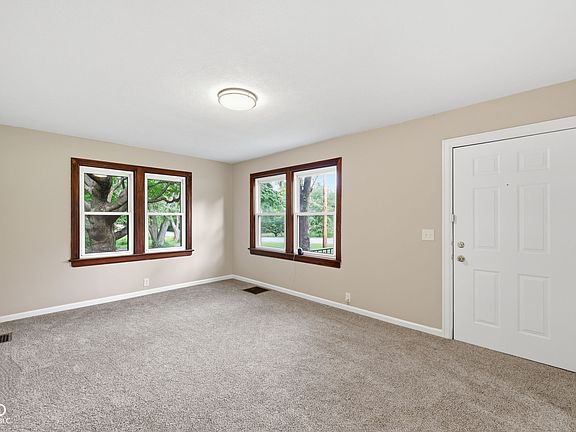 4th image of 305 W Sumner Ave