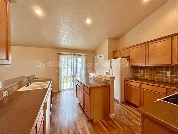 4th image of 1631 N Vinifera Ave