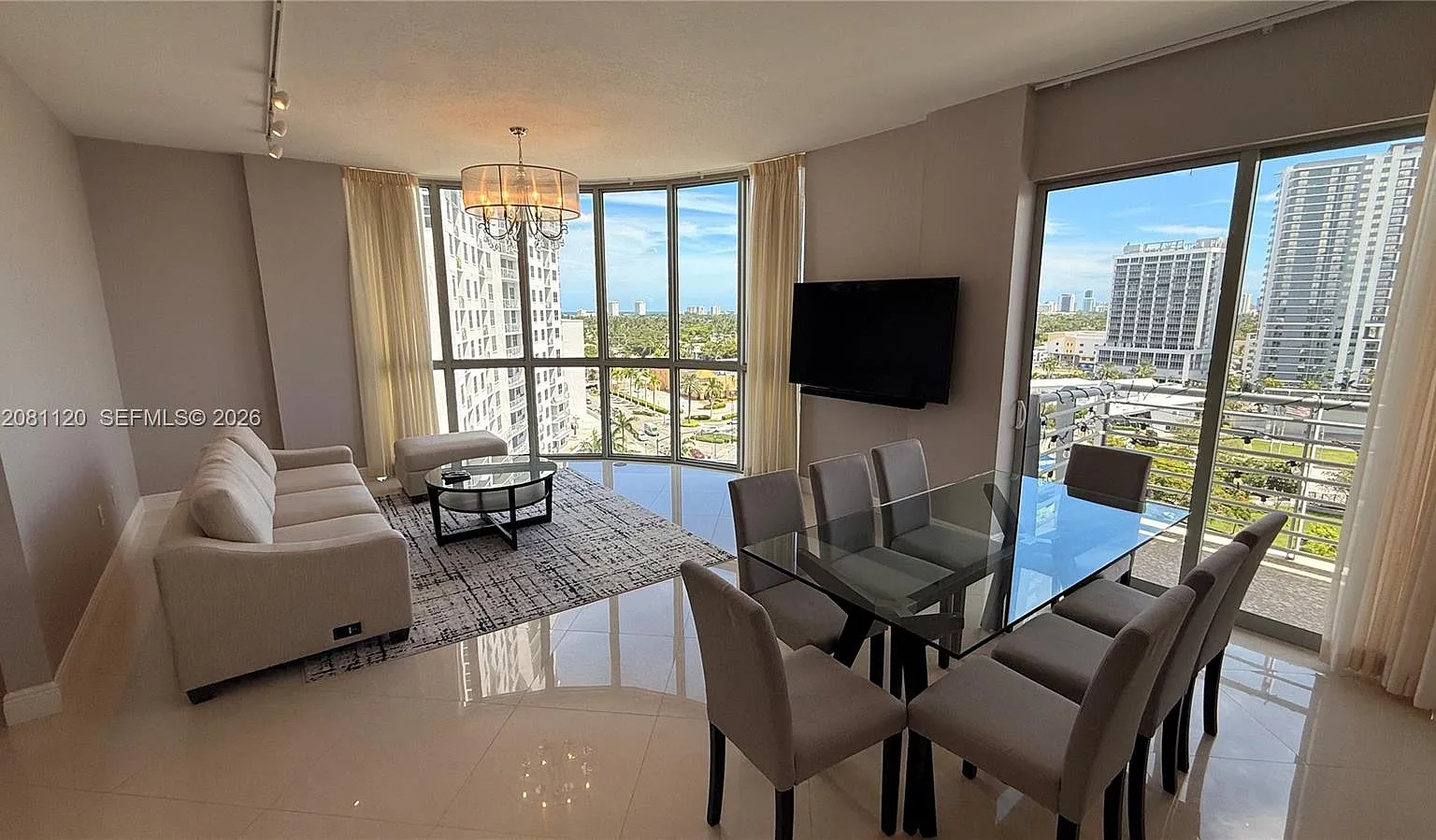 Radius Condo — Photo 2