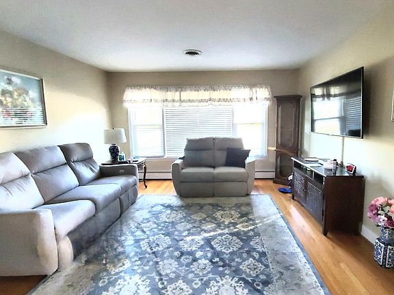 2nd image of 717 Caryn Cir