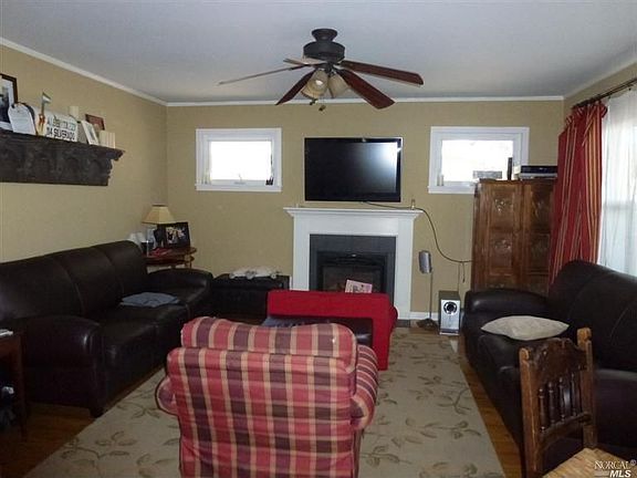 3rd image of 250 Thomson Ave