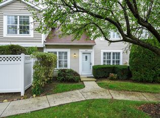 663 Le Parc Cir #3-4, Buffalo Grove, IL 60089