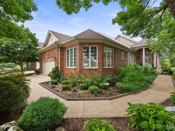 3929 Courtyard Place Dr, Saint Louis, MO 63127