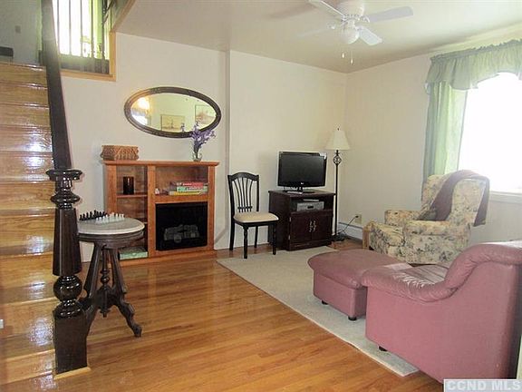 3rd image of 60 Anthony St