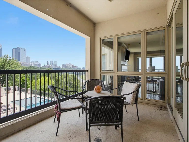 501 Samuels Ave #230 — Photo 32