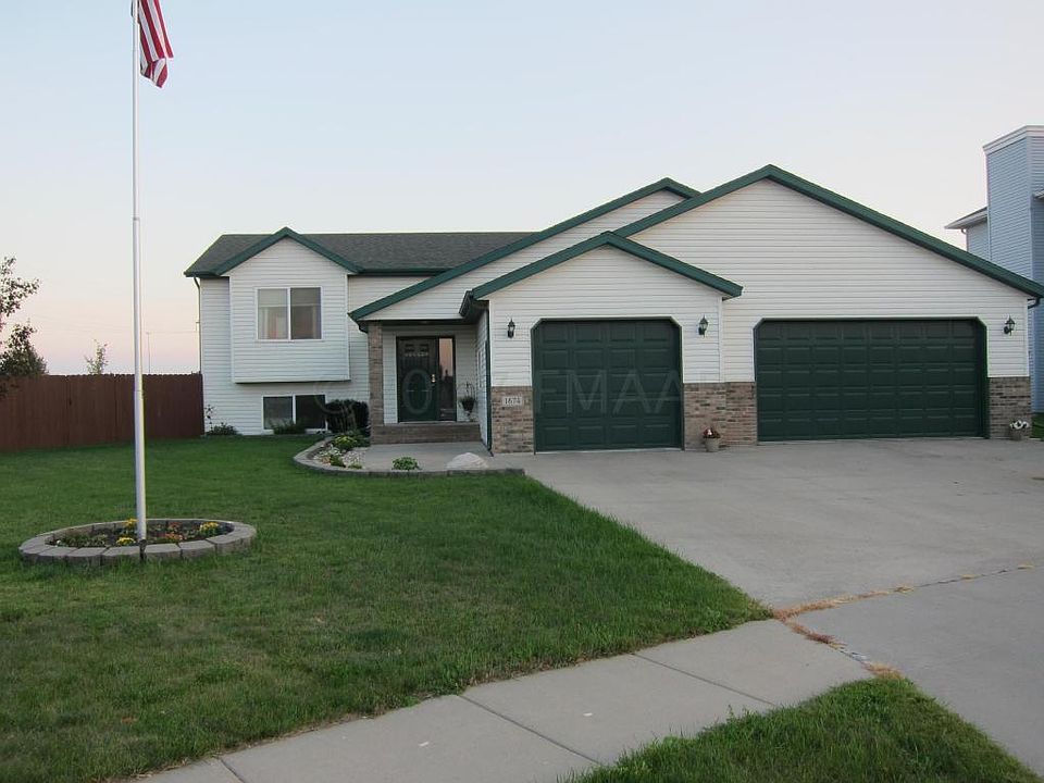 1st image of 1674 Oakwood Dr