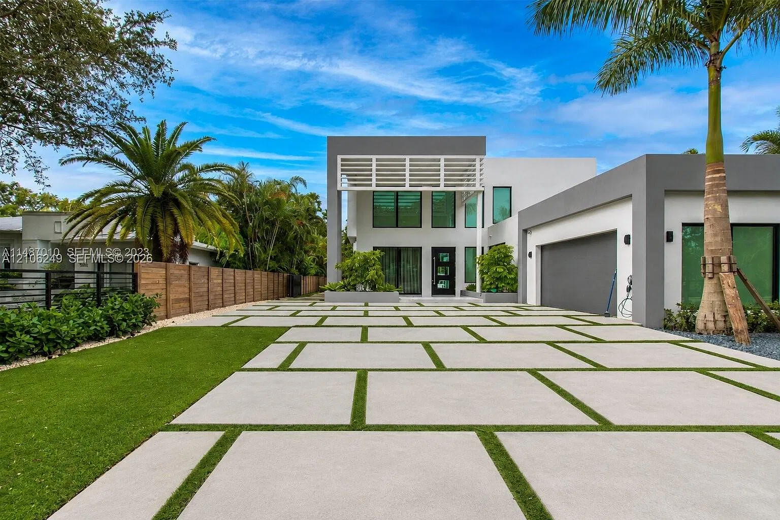 5 bed, 6.5 bath, 6040 sqft, $35,000 — Photo 2