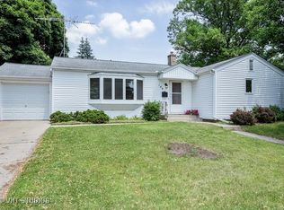 144 Lill Ave, Crystal Lake, IL 60014