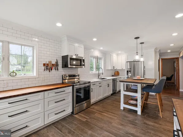 2 Raleigh Dr, Downingtown, PA 19335