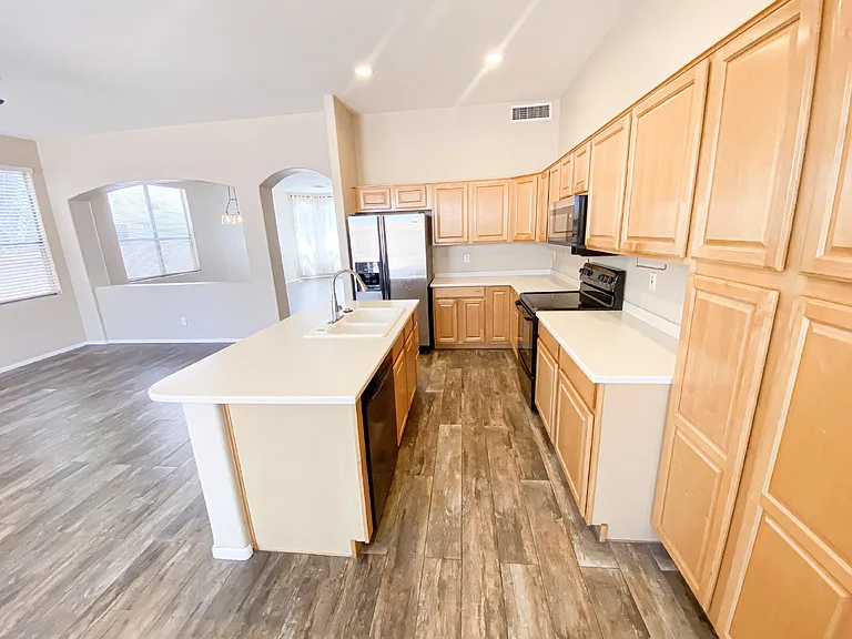 3918 E Juanita Ave — Photo 7