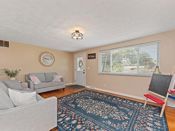 4th image of 590 Dorgene Ln