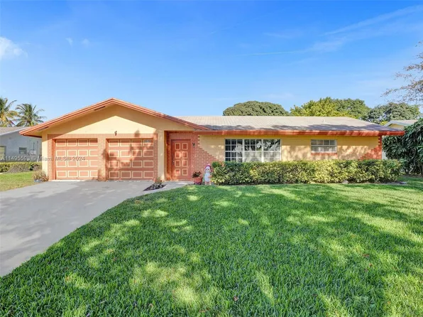 2015 Echo Lake Dr, West Palm Beach, FL 33407