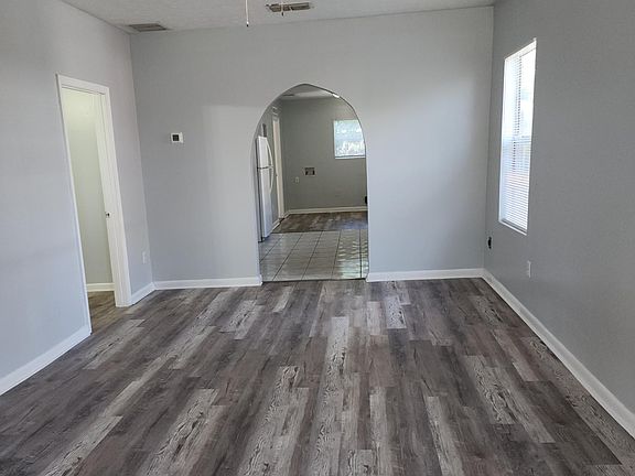 3rd image of 654 Beechwood St