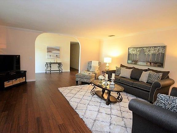 2nd image of 1701 Long Bow Ln