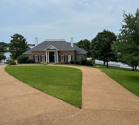 2nd image of 487 Lakeshore Dr