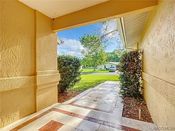 5th image of 1542 SE Pinwheel Dr