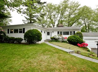 9 Willows Ln, White Plains, NY 10605