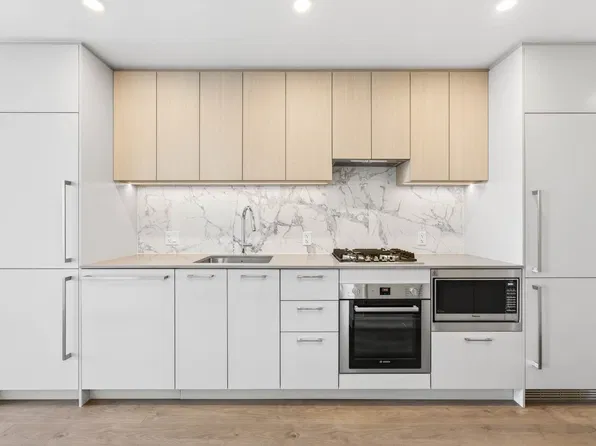 6468 Willingdon Ave #3507, Burnaby, BC V5H 2T3