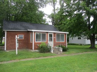 86 Taylor St, Quincy, MI 49082