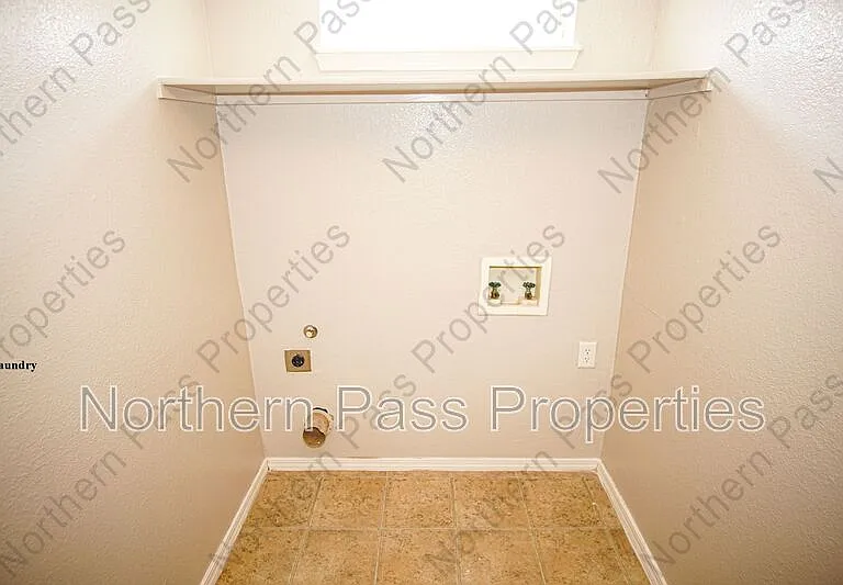 817 Dakota River Ave — Photo 11