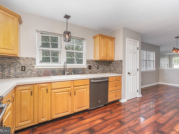 3rd image of 200 Martel Cir