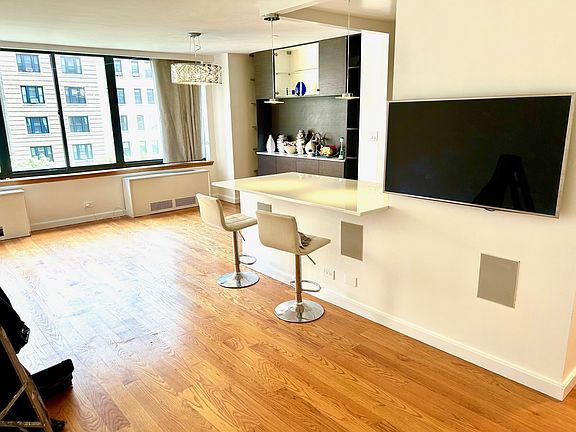 3rd image of 250 W 89th St APT 5M