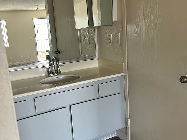 Lake Street Apartments — Photo 12